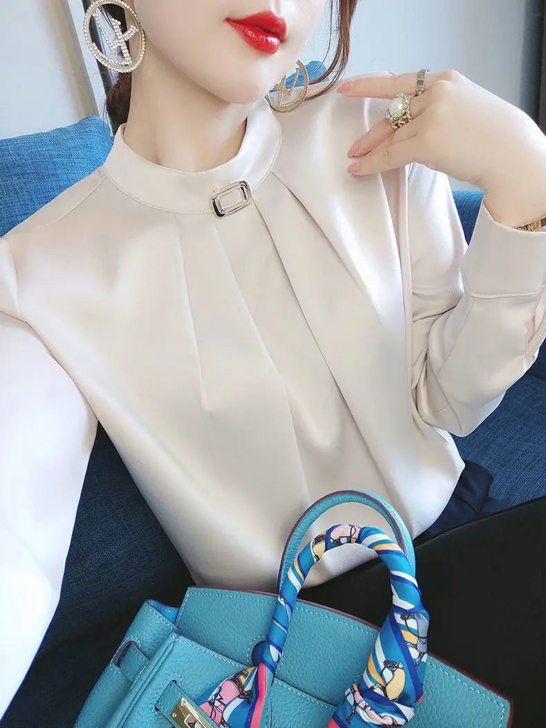 Blusa feminina de manga comprida, versátil e elegante.