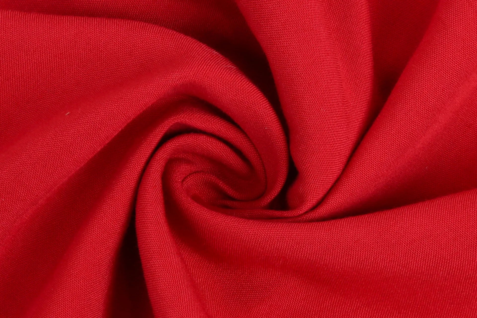 Macacão feminino sexy, com costas abertas, decote em V profundo e cordão ajustável.