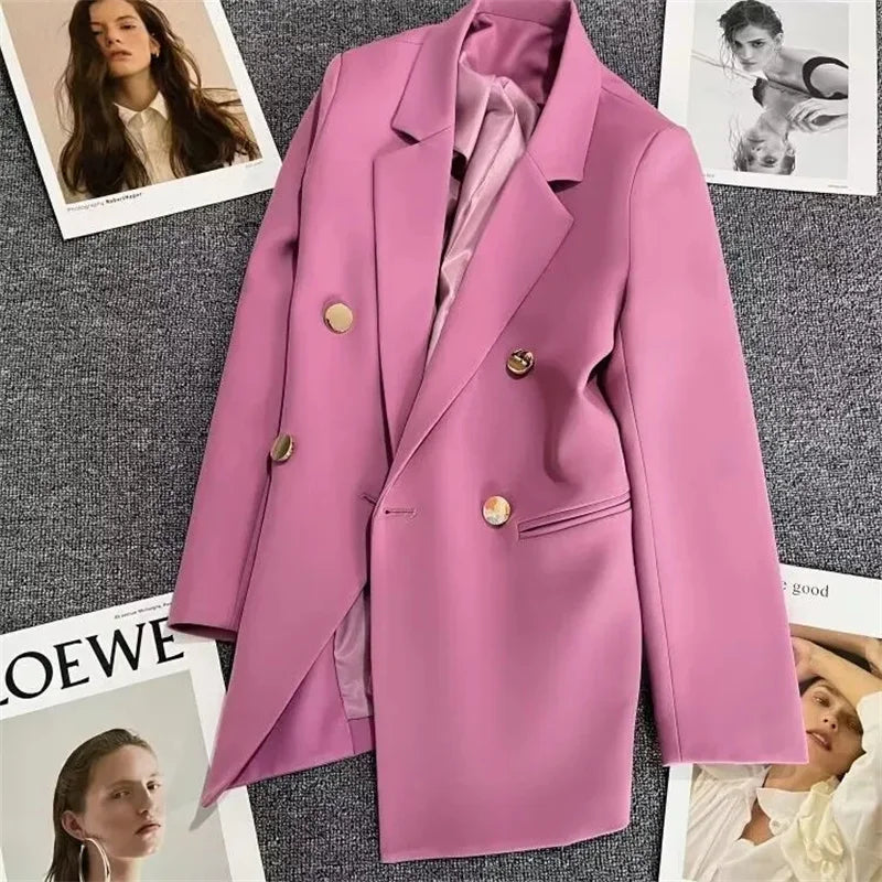 Blazer feminino elegante de manga comprida com fivela metálica. Modelagem pequena.