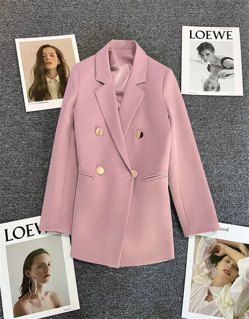 Blazer feminino elegante de manga comprida com fivela metálica. Modelagem pequena.