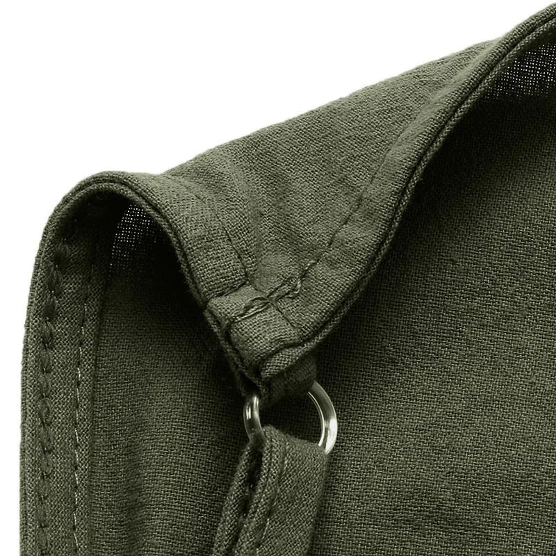 Jardineira com alças, calças pantalona.