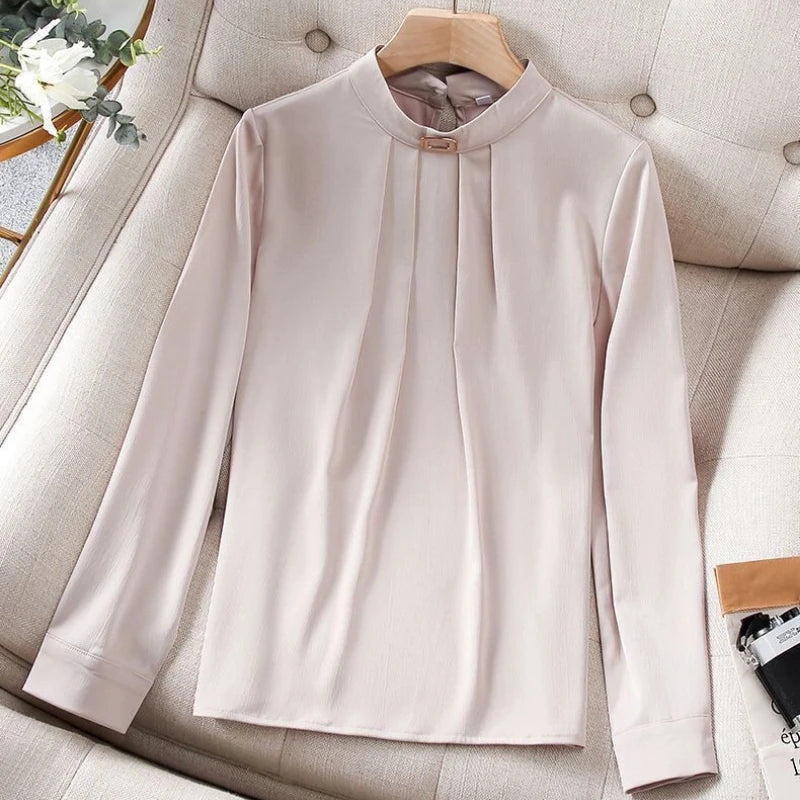 Blusa feminina de manga comprida, versátil e elegante.