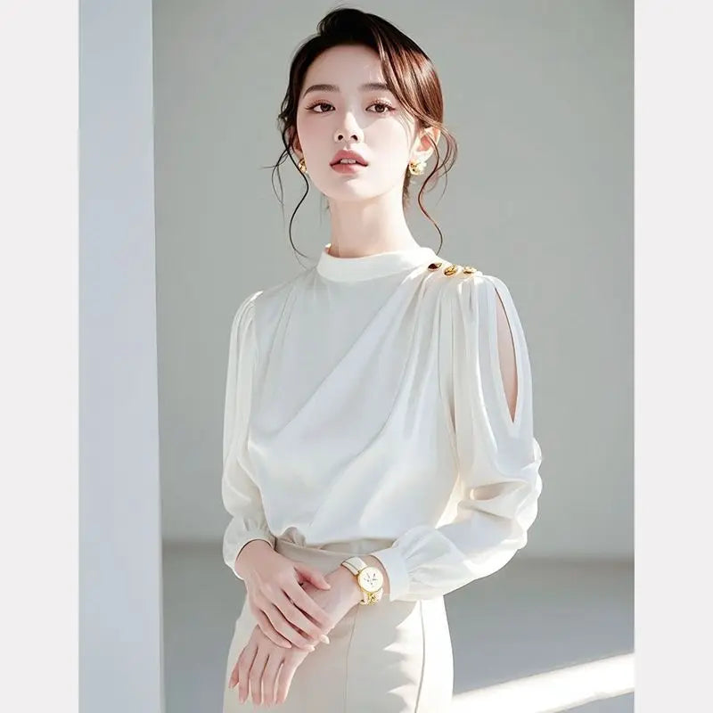 Blusa feminina moderna e sofisticada.