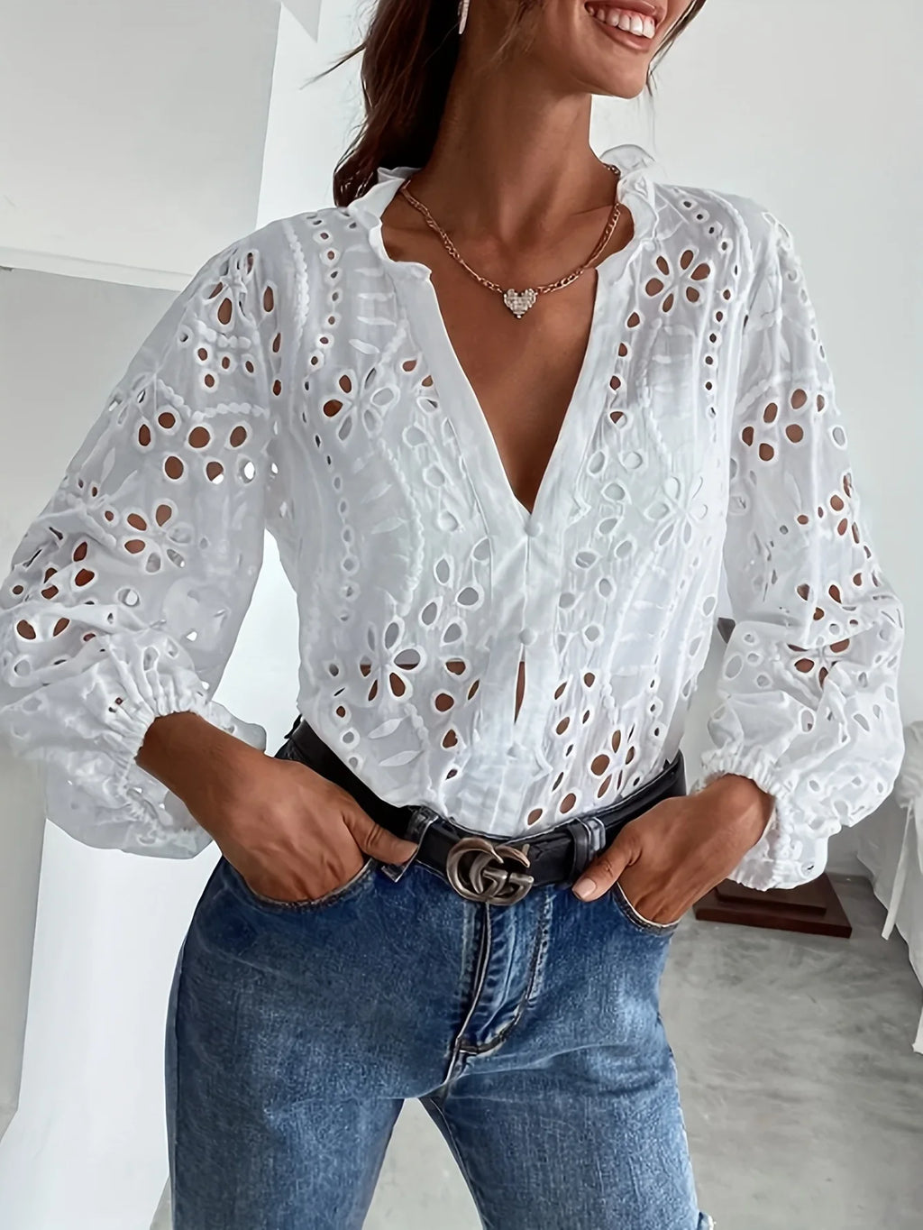 Camisa Feminina Branca Decote V