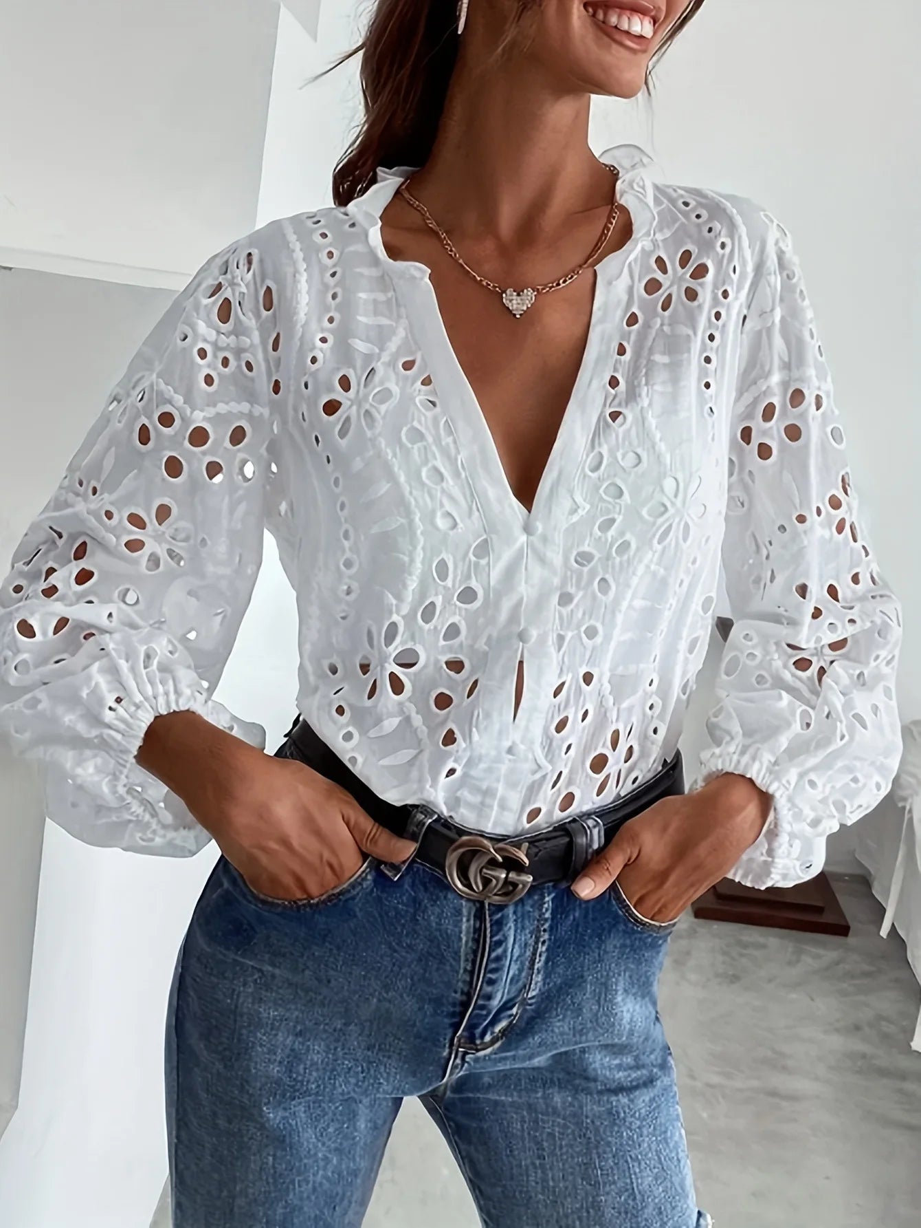 Camisa Feminina Branca Decote V