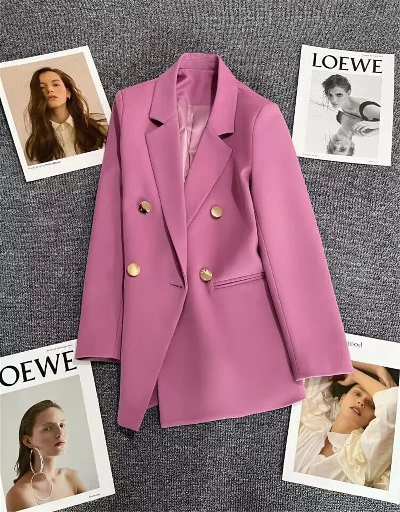 Blazer feminino elegante de manga comprida com fivela metálica. Modelagem pequena.