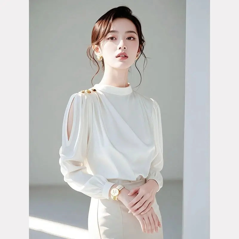 Blusa feminina moderna e sofisticada.