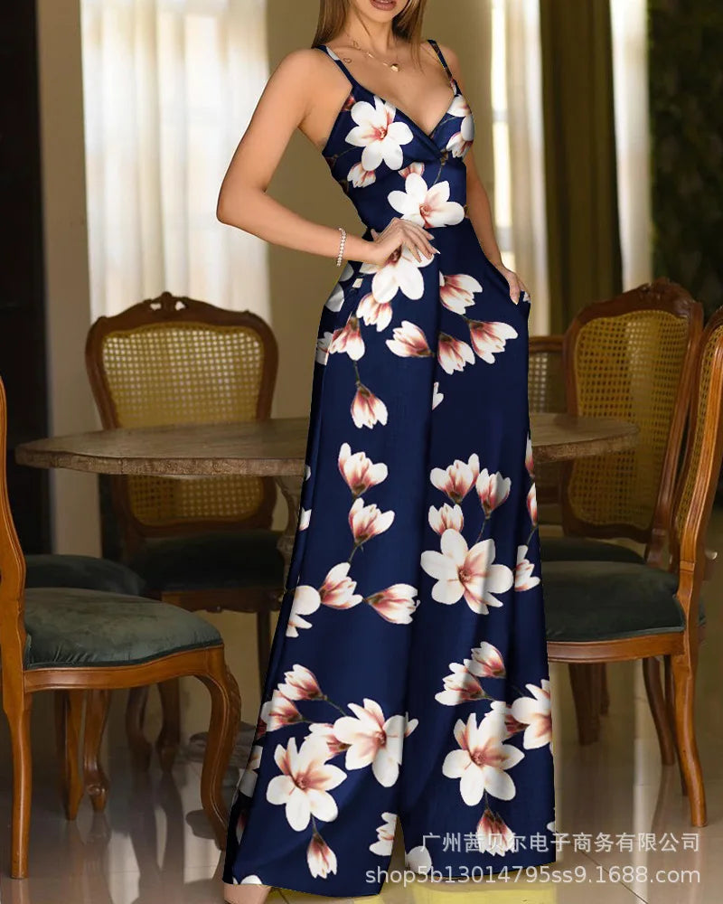 Macacão estampa floral, pernas largas.